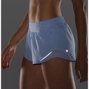 Lululemon Hotty Hot Low Rise Lined Short 2.5”